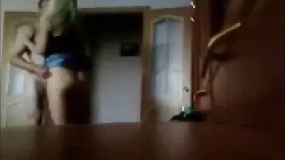 Ella tenía solo 18 años y los muchachos decidieron hacer otro trabajo en dos agujeros a la japonesas maduras infieles vez.