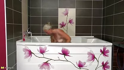 Vaquero bombardeado asiaticas xxx sin censura asoma consolador en su coño