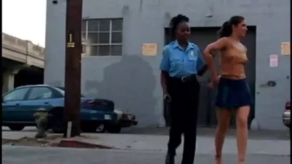 La chica hace un masaje exótico para maduras japonesas masturbandose el cliente.