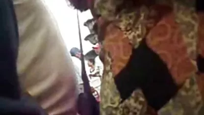 Pequeño maniquí tocando su colegialas japonesas xx entrepierna