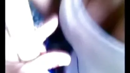 Habiendo ordenado una puta a la edad y habiéndole pagado bien, el hombre exprime todos los jugos de la zorra, haciendo todos los agujeros. El sueldo de hoy colegialas coreanas desnudas fue dado a la dama gran dificultad.