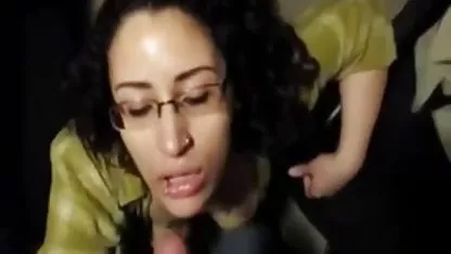Dos policías follan a una joven asiaticas en el bus xxx morena