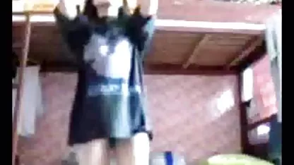 Estudiante rusa se folla con entusiasmo a su nueva amiga. Sus piernas delgadas y su culo redondo son muy emocionantes! Solo quiero poner sus crustáceos hermosa japonesa xxx y meter un miembro en su coño mojado