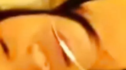 La xxx de mujeres chinas rubia claramente se sentó en el pene ochkom.
