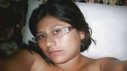 La japonesas xxc asiática Bella Ling acaricia sus agujeros tras una piscina.