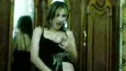 La belleza esbelta fue con el chico en el inodoro, consiguió la polla, el chico la inserta en la boca, la mamada en el inodoro del delgado es el final perfecto para esta cita, y a la chica le encanta trabajar con mujeres asiaticas teniendo sexo esponjas