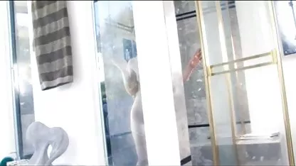 La coreanos xxx gay sexy masajista Bianca folla a un chico en la mesa de masaje