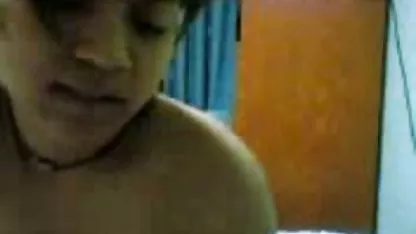 Transexual joven chupa polla japonesas cojidas en el bus latina