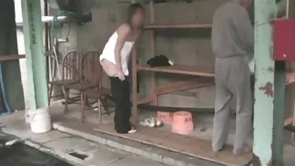 Prepárate para la avalancha de coño mujeres chinas culonas en este clip.