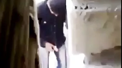 Joven masajista acaricia cliente tetona japonesas xxx maduras y la folla en la mesa