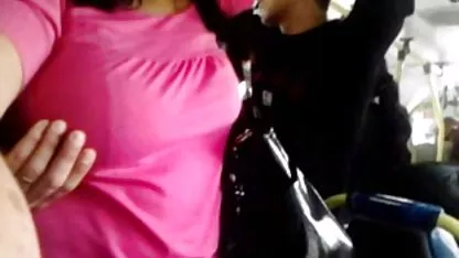Nena bonita chupa polla con gran amor colegiala japonesa atrapada en el ascensor