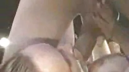 Licks pischiku su joven colegialas coreanas desnudas novia