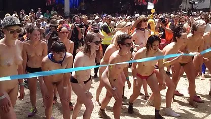 Seymour Butts divirtiéndose japonesitas chiquitas de vacaciones con sus amigos