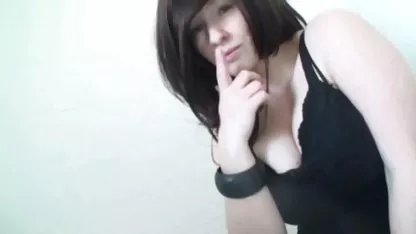 Esbelta nena toda encendida que videos japonesas tetonas se masturbaba en el suelo.