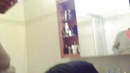 Linda perra xxx de colegialas japonesas tiene un suave y húmedo coño caliente