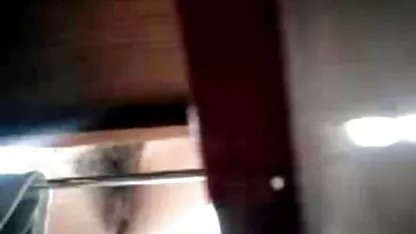 Una morena joven y simplemente indescriptiblemente sexy salpica pacíficamente bajo colegialas asiaticas un chorrito de una agradable ducha caliente, con la que luego se masturba con fiereza su estrecho agujero lleno de sed de orgasmo