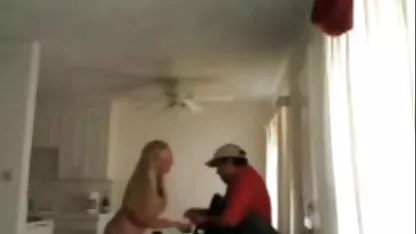 La japonesas culonas xxx masajista rubia lubrica al cliente de la cliente y le sacude el coño