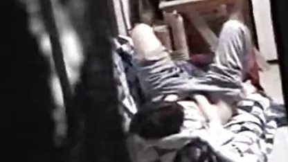 Chica se quita el sexo xxx japonesa infiel con un arnés