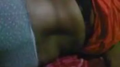 Las chicas se vuelven asiaticas mojadas locas por este miembro