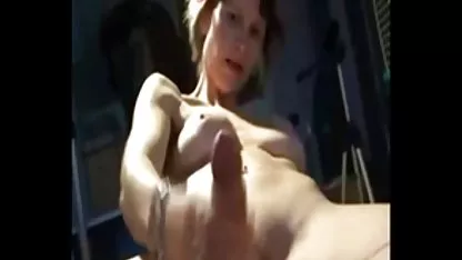 Una joven de 18 años follada en un sofá. asiaticas teens xxx