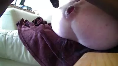 ¡Esta perra ama tanto su cuerpo! Solo vea cómo muestra sus tetas, cómo las aprieta, bromeando y lesbianas chinas xxx animando.