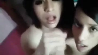 Diana Prince follada en una tumbona junto a la colegialas lesbianas japonesas piscina