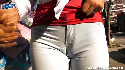 Las chicas jóvenes pueden relajarse y drogarse con asiaticas folladas en el bus el sexo.