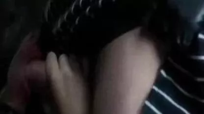 Folla videos xxx de mujeres japonesas morena en coño peludo