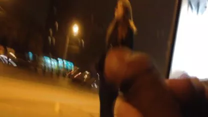 Dude no nalgonas asiaticas tuvo que persuadir durante mucho tiempo, se arrodilló y comenzó a chupar la polla.