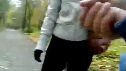 Después de atar a la perra a la silla, el tío la tortura y la excita con diferentes juguetes, pone el vibrador incluido en sus bragas y mira cómo fluye la perra, enciende la belleza para que, en cuanto la desate, se arroje sobre su polla y empiece a japonesas xxx hd chupar con avidez