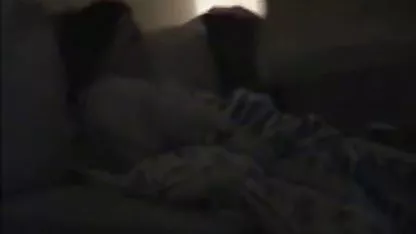 Dos putos gilipollas se acercaron al chico y jugaron bromas con sus culos, comenzaron a chupar furiosamente su polla japonesas maduras infieles sana.