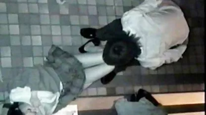Dos niñas pequeñas anhelan la obscenidad, habiéndose lamido dulcemente los excitantes coños picantes, extraen el straponchik gordo ligeramente cosechado y, sujetando esto en caderas videos lesbianas japonesas delgadas, las follan audazmente