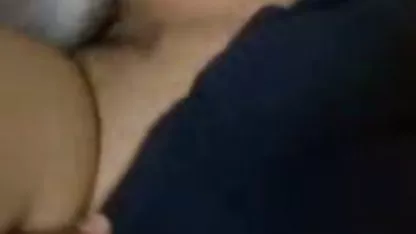 ¿Qué debe hacer una niña ver videos xxx de japonesas cuando quiere jugar porno? Es simple, vienes al casting al director, él te dirá qué hacer, cómo ponerte de rodillas y cómo chuparle la polla.