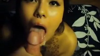 Chica caliente disfruta del chinitas culiando sexo oral