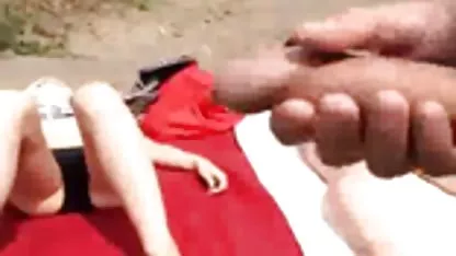Follando entre sí con una correa, dos perras calientes vieron a un chico videos xxxasiaticas y lo dejaron lamer sus coños, y después de quitarse la polla de sus pantalones, se sentaron sobre él con sus coños cálidos y húmedos