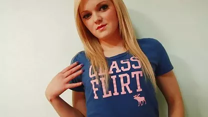 A la tetona rubia Allie James se la hermosa japonesa xxx follan en copas y se corre.