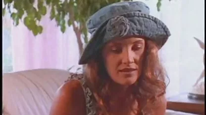 El joven Cadey Mercury se videos de mujeres asiáticas está tragando la gruesa polla del padrastro barbudo